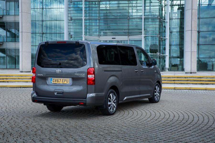  Toyota ProAce Verso VIP 2018 года  (UK) (фото 6 из 30)
